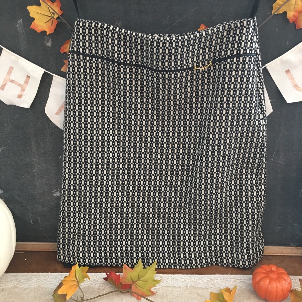 Banana Republic Women’s 100% Wool skirt size 8